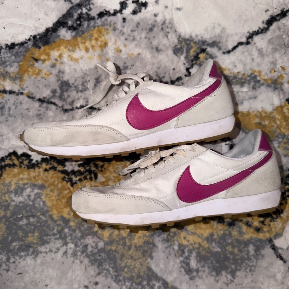 Nike Daybreak ‘White Flower Cactus’  Women’s Size 9